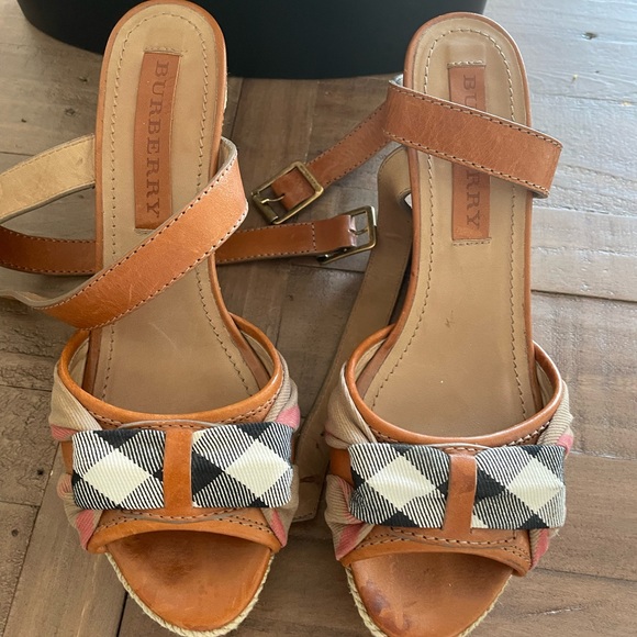 Burberry Sandals. - Picture 1 of 4
